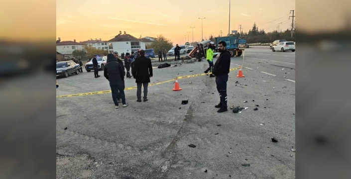 Elazığ’da kazada savrulan araç yayaya çarptı: 1 ölü, 2 yaralı