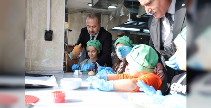 Elazığ’da minik şefler mutfakta yeteneklerini sergiledi