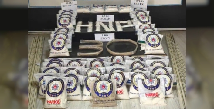 Hakkari’de 87 kilo 500 gram uyuşturucu ele geçirildi