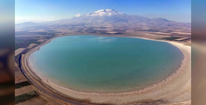 Kuş cenneti Arin Gölü gün geçtikçe alan kaybediyor