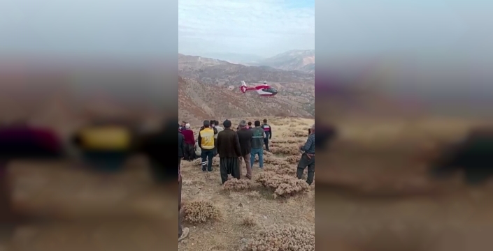 Malatya’da uçuruma yuvarlanan şahsın helikopterle sevk anları kamerada