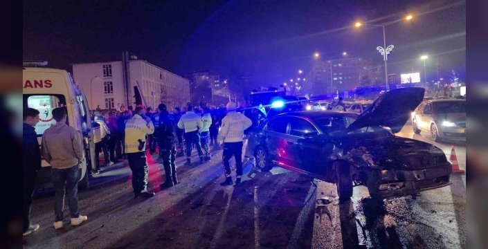 Polisten kaçarken kaza yaptı: 3 yaralı