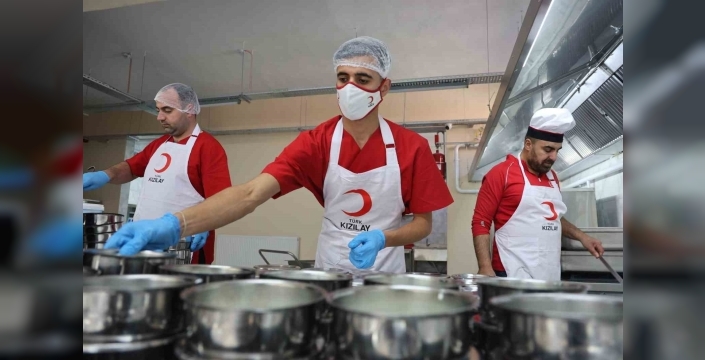 Türk Kızılay Elazığ Şubesi’nden 200 ihtiyaç sahibine sıcak yemek