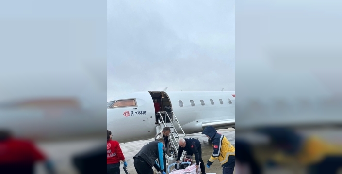 Ağrı’da riskli gebelik uçak ambulans ile Ankara’ya taşındı