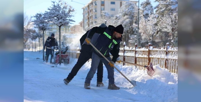 Büyükşehir’in kar timleri işbaşında