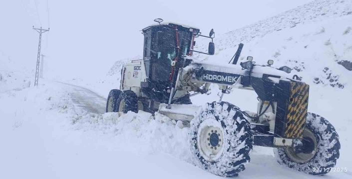 Elazığ’da 423 köy yolu ulaşıma kapandı, ekiplerin çalışması sürüyor