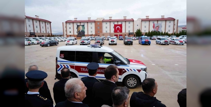 Erzincan’da emniyet ve jandarmaya 122 yeni hizmet aracı teslim edildi