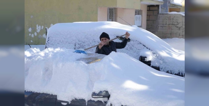 Erzurum beyaz örtüsüne büründü