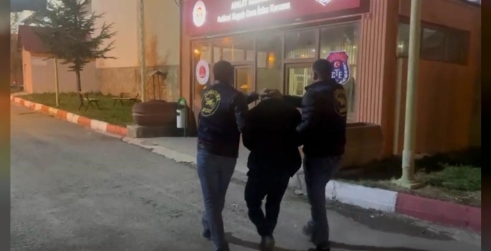 Hakkari’de 10 ayrı dosyadan toplamda 37 yıl kesinleşmiş hapis cezası bulunan şahıs yakalandı