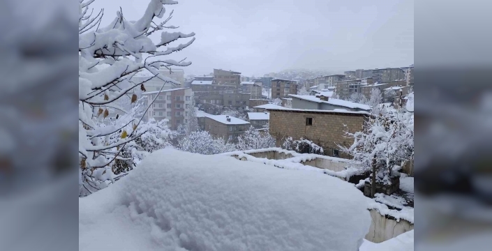 Hakkari’de 13 köy ve 30 mezra yolu ulaşıma kapandı