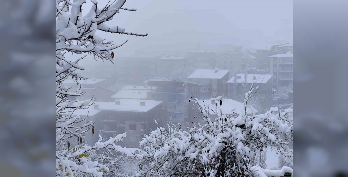 Hakkari’de kar yağışı yerini sise bıraktı