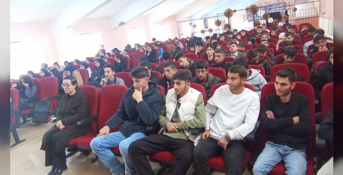 Ağrı'da Gençlere Manevi Denge Dersi: 'Hayatın Ritmi Namaz'