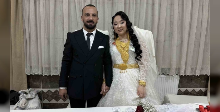 Kırgız gelin ve Yüksekovalı damadın kargoda başlayan aşkı mutlu sonla bitti