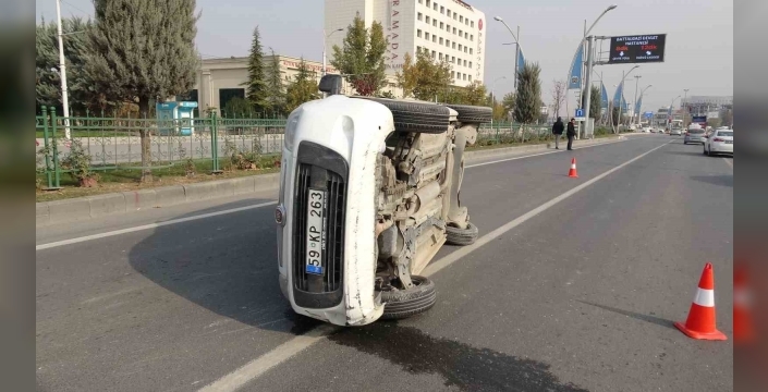 Malatya’da hafif ticari araç ile otomobil çarpıştı: 3 yaralı