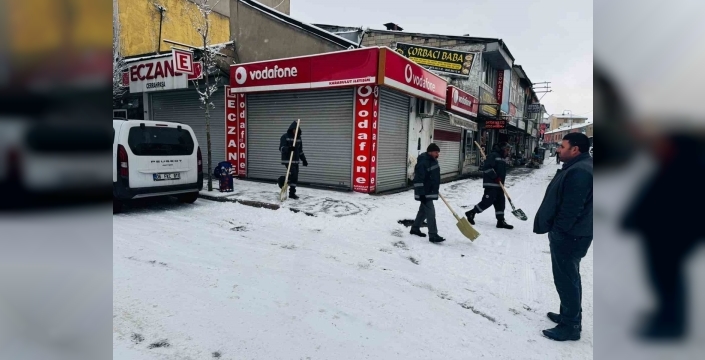 Patnos Belediyesi’nden karla mücadelede yoğun mesai