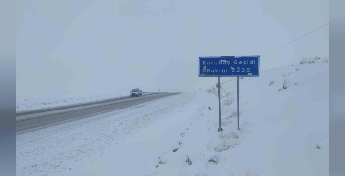 Van’da 102 yerleşim yerinin yolu ulaşıma kapandı