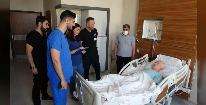 Van’da ölümcül damar yırtığı 15 kişilik ekip tarafından ameliyat edildi