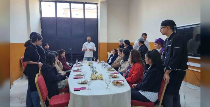 Yemekleri bu kez öğrenciler yaptı, anneler jüri oldu