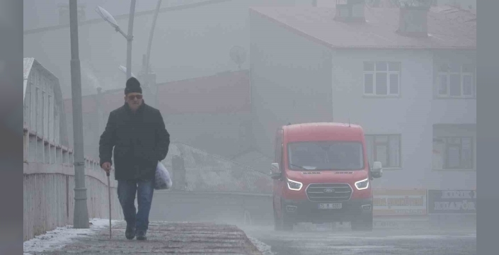 Ardahan 'Beyaz Örtü' Altında: Yoğun Sis Şehri Yuttu, Görüş Mesafesi Düştü!