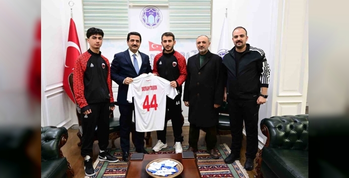 Battalgazi Belediyespor’un milli gururları Başkan Taşkın’ı ziyaret etti