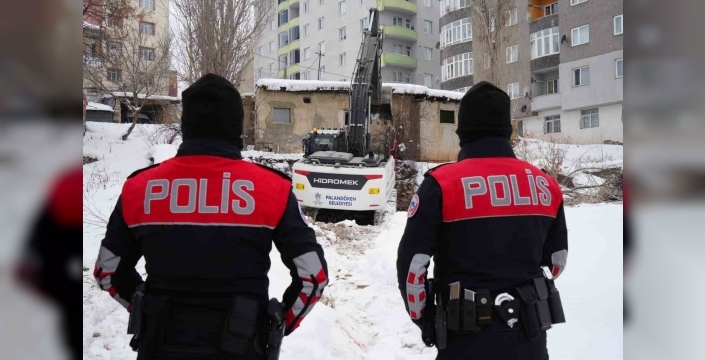 Erzurum’da güvenlik ve huzur için metruk binalar tek tek yıkılıyor