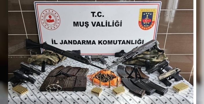 Malazgirt’te çok sayıda silah ve mühimmat ele geçirildi