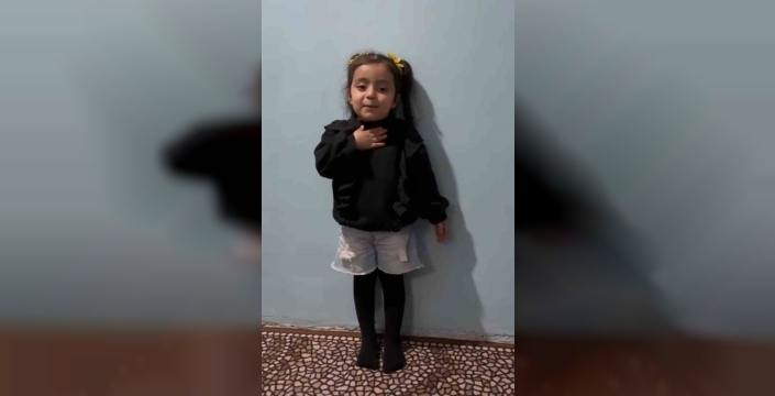 3 yaşındaki Avzem Türkeli’den duygulandıran İstiklal Marşı performansı