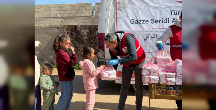Ağrı’da öğrenciler Gazze için 650 bin lira bağış topladı