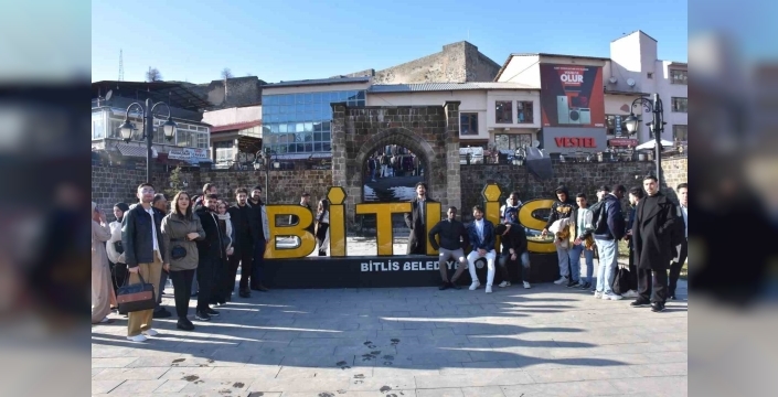 Bitlis’teki yabancı öğrenciler tarihi mekanları gezdi
