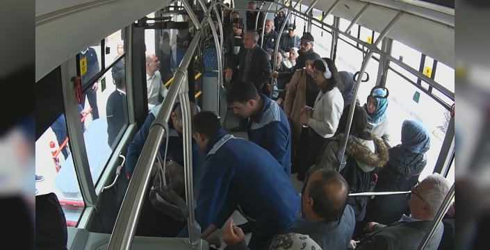 Elazığ’da otobüs şoförü rahatsızlanan yolcuyu hastaneye yetiştirdi