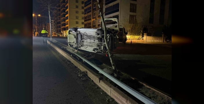 Elazığ’da otomobil yan yattı: 1 yaralı