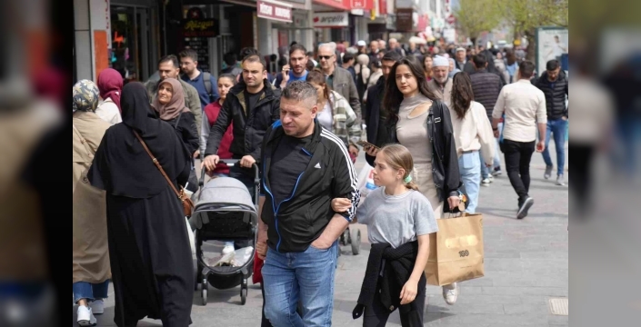 Erzincan’da çarşı ve pazarda bayram yoğunluğu yaşanıyor