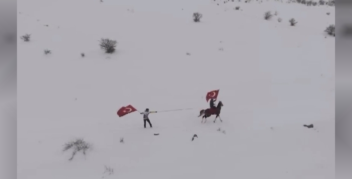Erzincan’ın beyaz örtüsünde farklı snowboard deneyimi
