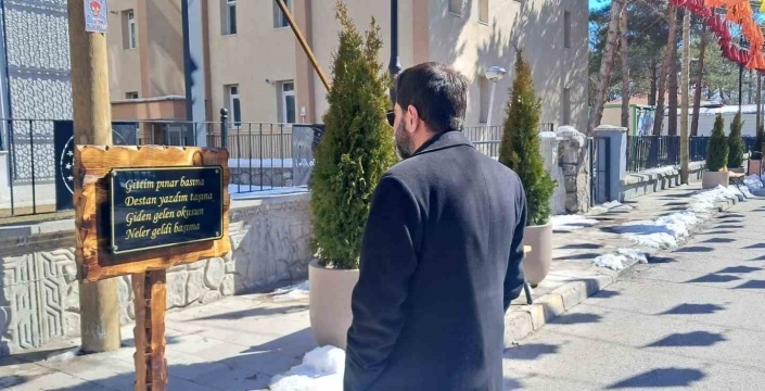 Erzincan’ın Şemsiyeli Sokağı manilerle renklendi