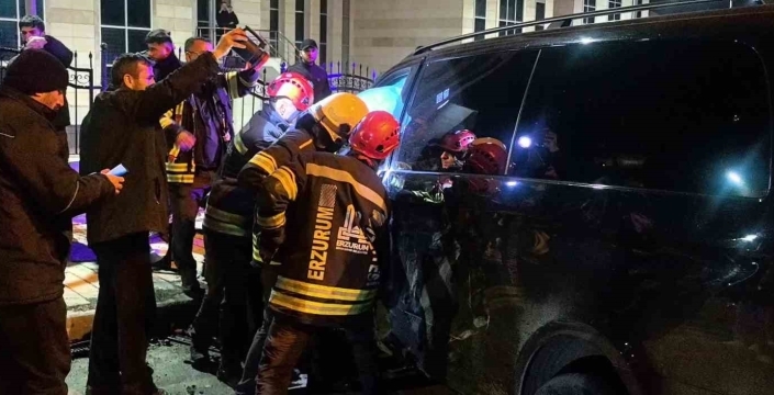 Erzurum’da feci kaza: Kavşak adeta savaş alanına döndü