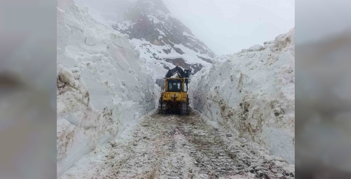 Hakkari’de 56 yerleşim yerinin yolu ulaşıma kapandı
