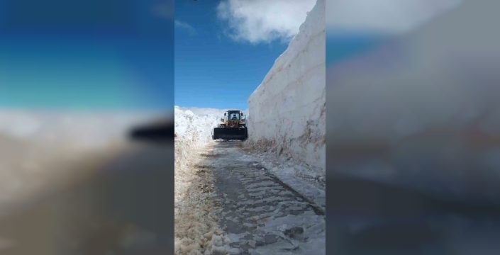 Hizan’da çığ ve kar engeli