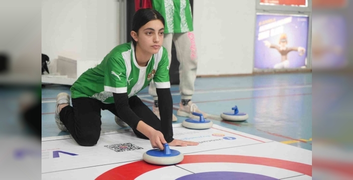 Iğdır’da öğrenciler floor curling ile tanışıyor