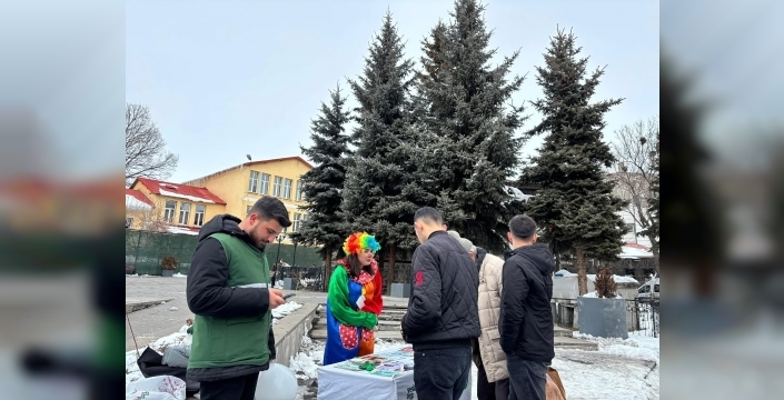 Kars’ta bağımlılıkla mücadele standı açıldı