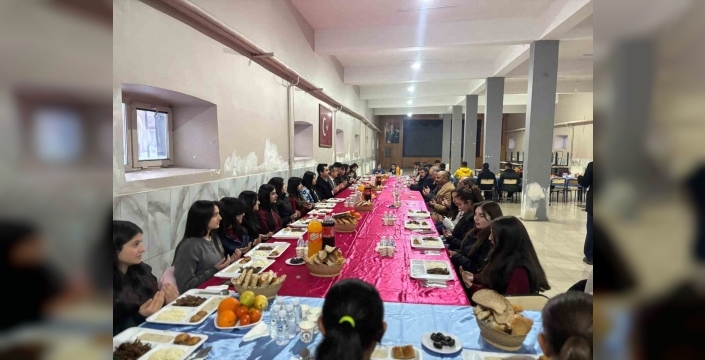 Kaymakam Tutal, öğrencilerle iftarda buluştu