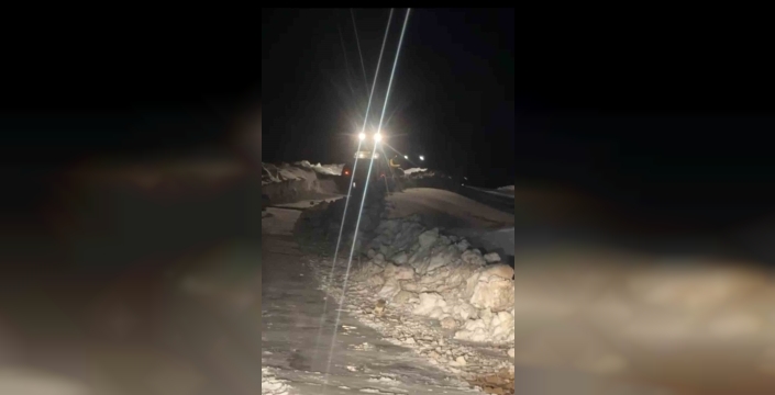 Muş’ta fırtına nedeniyle köy yolu ulaşıma kapandı