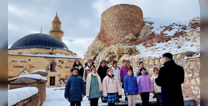 Tarihi İshak Paşa Sarayı ve Ağrı Dağı eteklerinde Ramazan ilahileri yankılandı