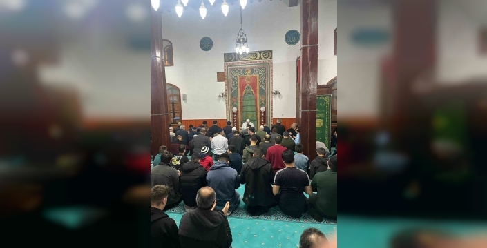 Tercan’da vatandaşlar Kadir Gecesi’nde camileri doldurdu