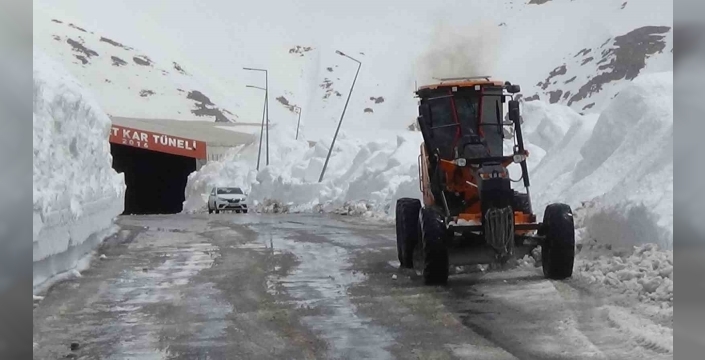 Türkiye’de kar rekoru Van’da kırıldı: Karabet Geçidi’nde kar kalınlığı 3 metreyi geçti