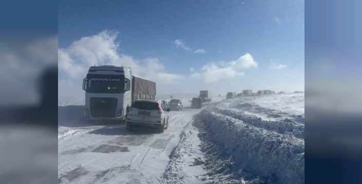 Ulaşıma kar ve tipi engeli