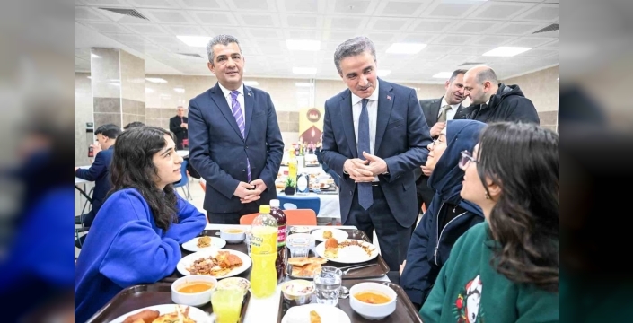 Vali Baruş öğrencilerle iftar yaptı