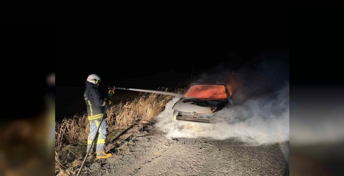 Van’da seyir halindeki otomobil yandı