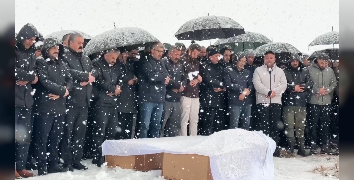 Van’daki kazada hayatını kaybeden aile yan yana defnedildi