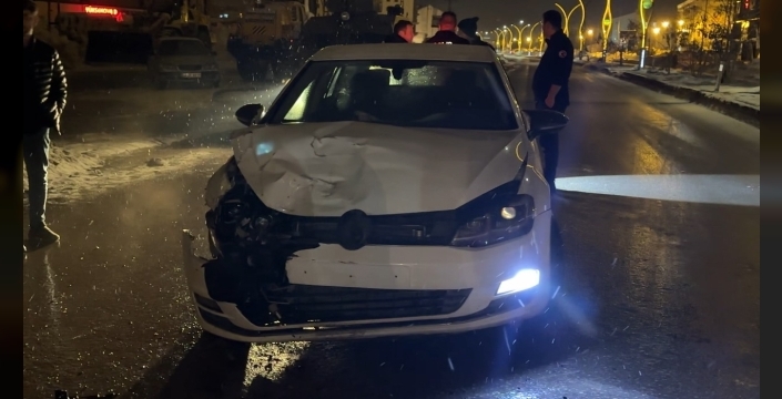 Yüksekova’da gizli buzlanma zincirleme kazaya neden oldu