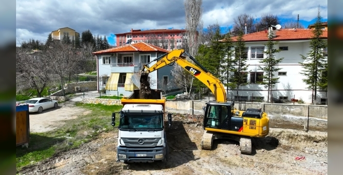 Darende’de İlçe Halk Kütüphanesi için ilk kazma vuruldu